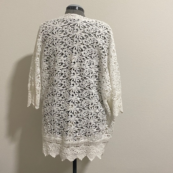 Elegant White Lace Women's Cardigan - Picture 2 of 3